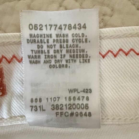 Levi's 515 Women's White Jean Shorts size 8 - Picture 9 of 9